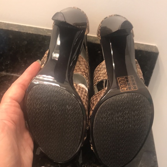 🆕NIB Michael Kors womens Berkley T strap embossed leather python open toe heels - Picture 6 of 7